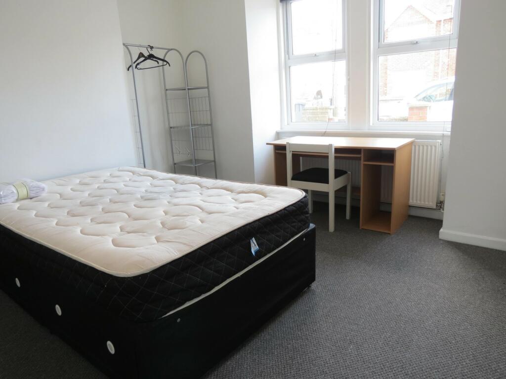 Additional property image - 3 bedroom Semi Detached House in Charminster