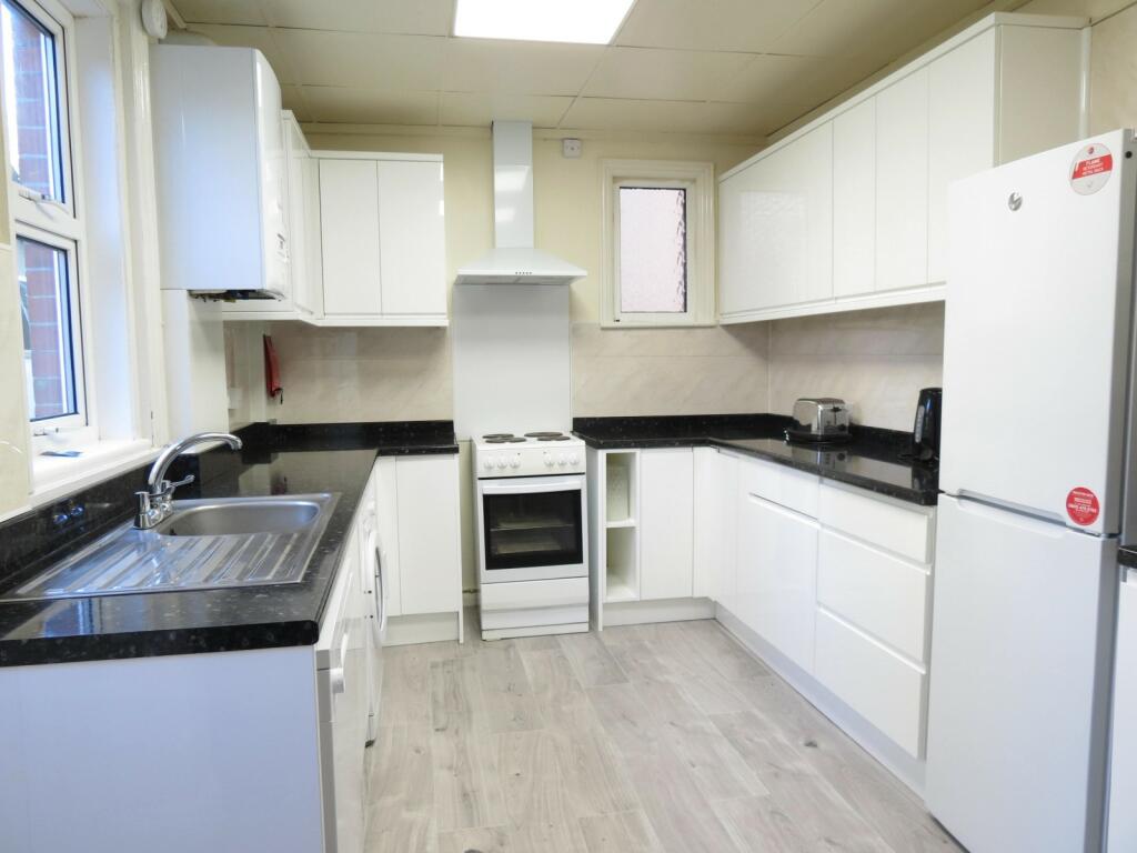 Additional property image - 5 bedroom Detached House in Charminster