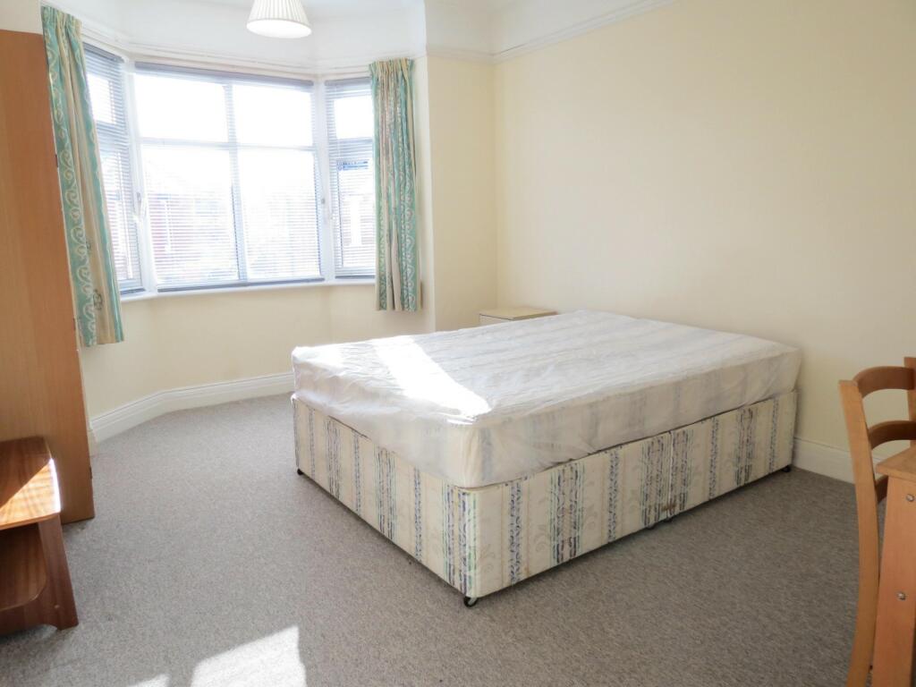 Additional property image - 5 bedroom Detached House in Charminster