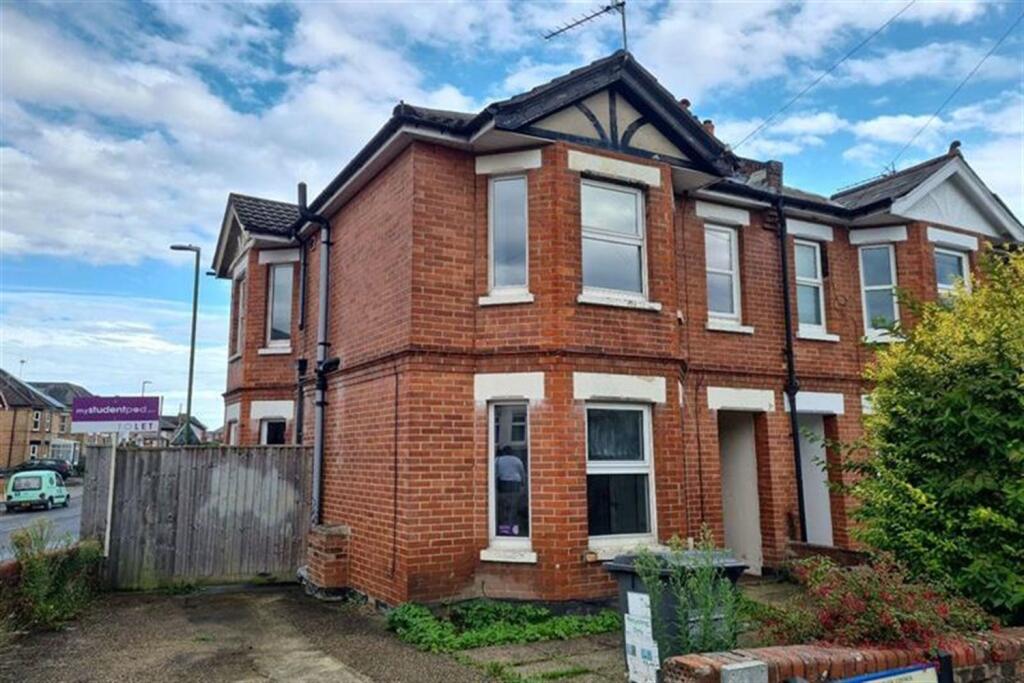 Main image of property: 5 bedroom House in Winton