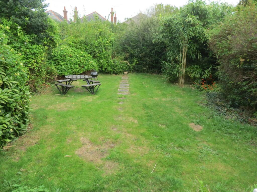 Additional property image - 6 bedroom Detached House in Winton