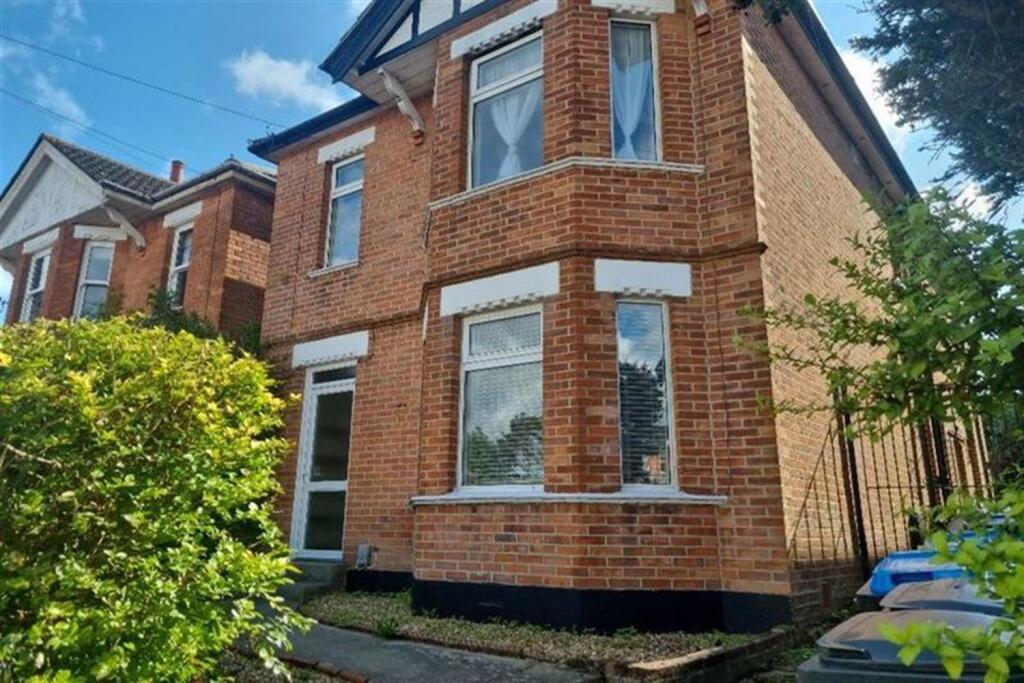 Main image of property: 6 bedroom Detached House in Winton