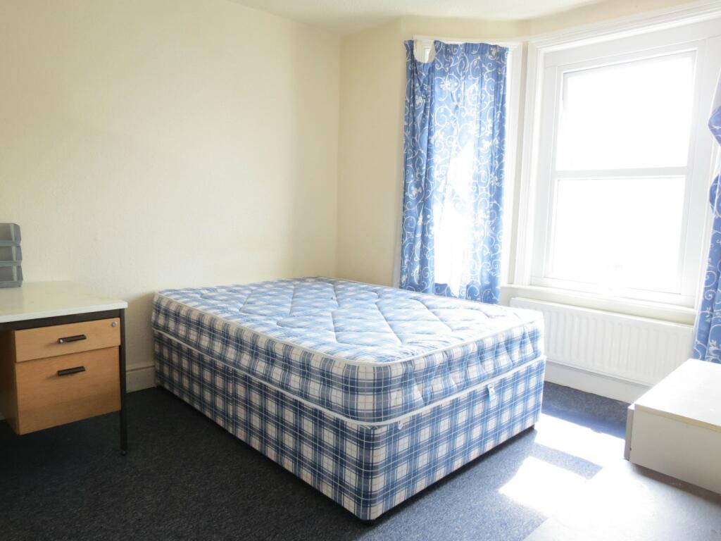 Additional property image - 4 bedroom Semi Detached House in Charminster