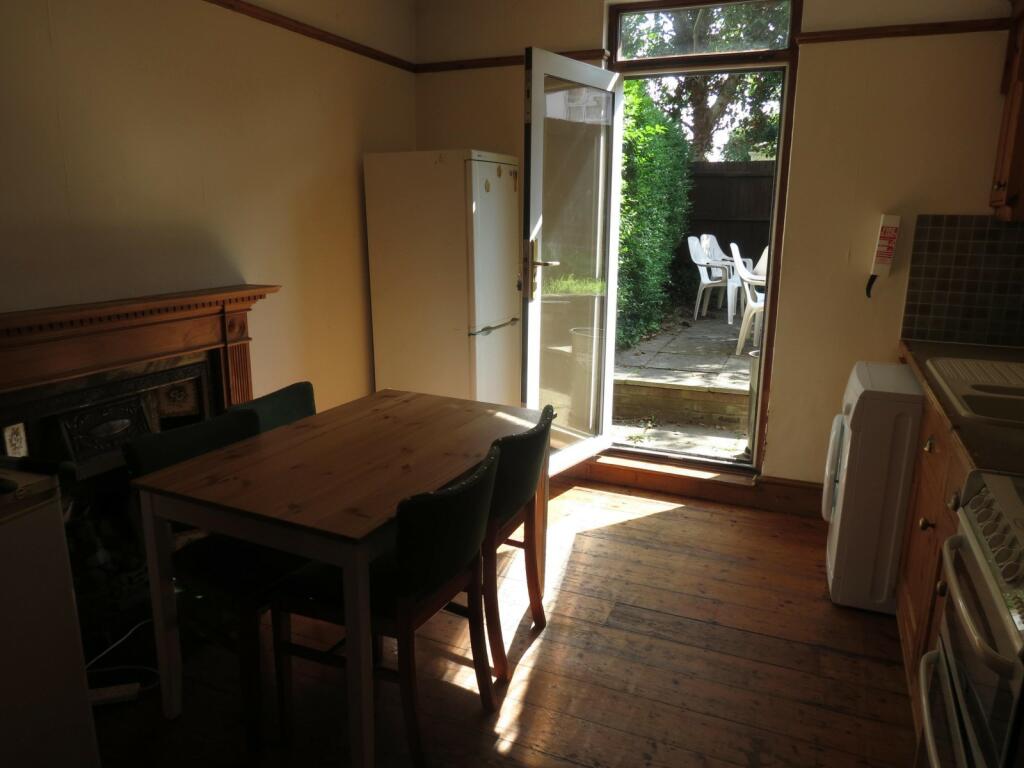 Additional property image - 4 bedroom Detached House in Winton