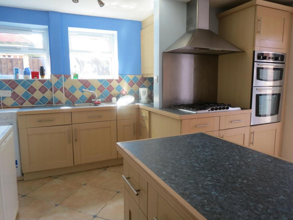 Additional property image - 6 bedroom Detached House in Winton