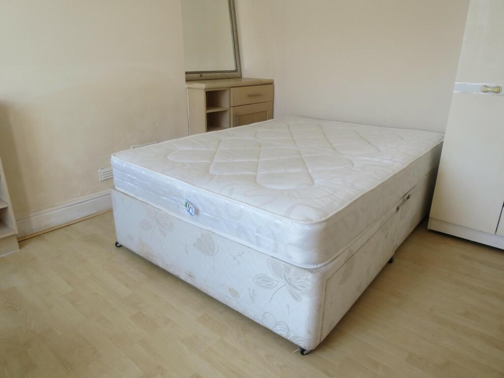 Additional property image - 6 bedroom Detached House in Winton