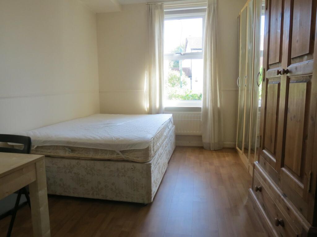 Additional property image - 6 bedroom Detached House in Winton