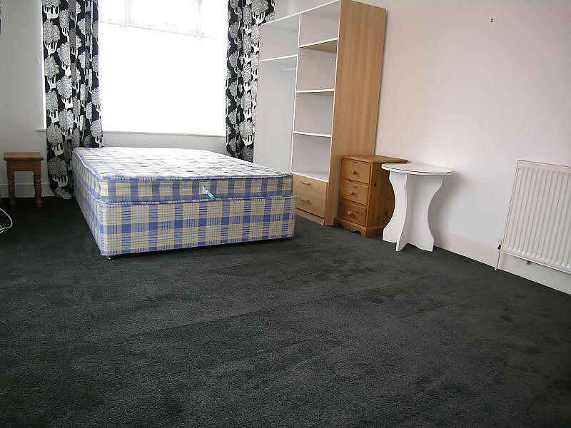 Additional property image - 4 bedroom Detached House in Winton
