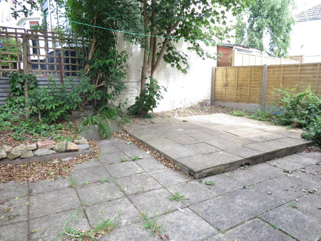 Additional property image - 4 bedroom Detached House in Winton