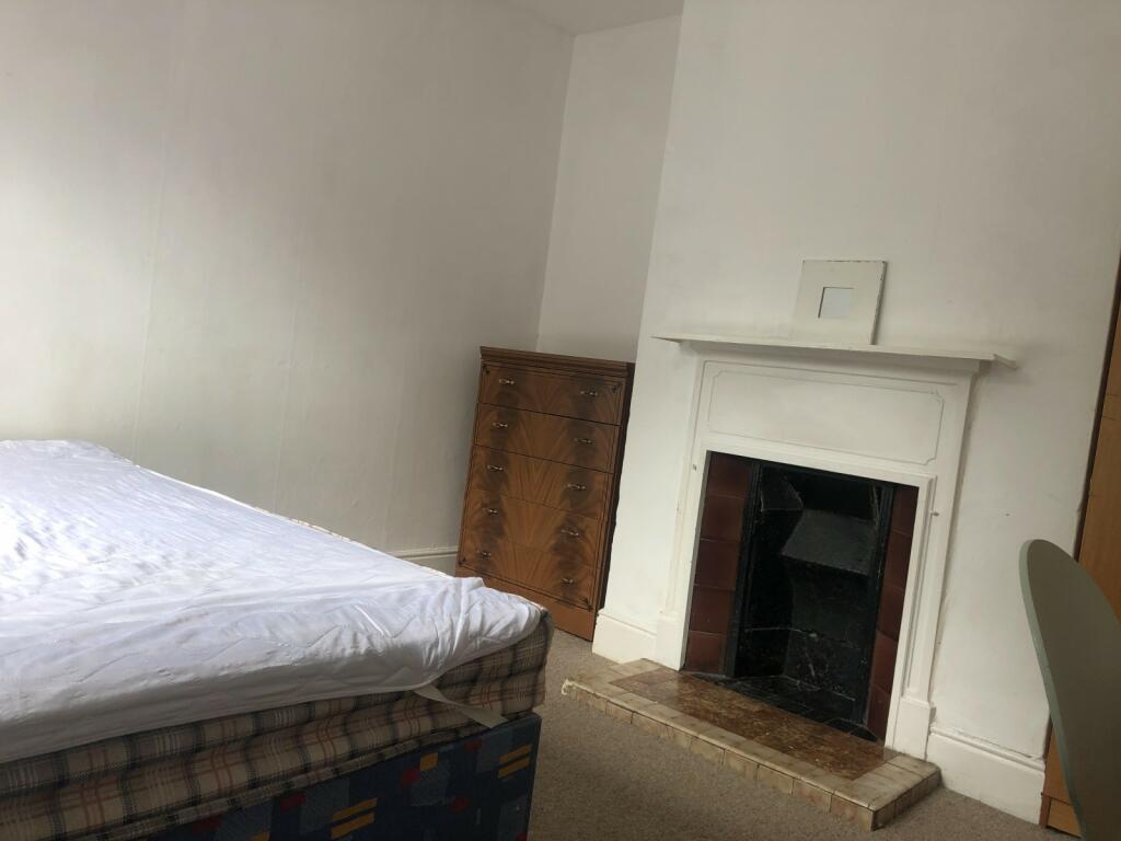 Additional property image - 3 bedroom Semi Detached House in Winton