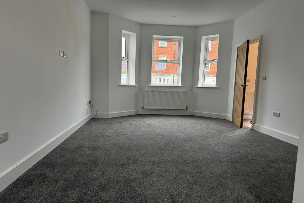 Additional property image - 3 bedroom Semi Detached House in Charminster