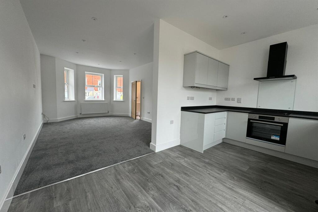 Additional property image - 3 bedroom Semi Detached House in Charminster