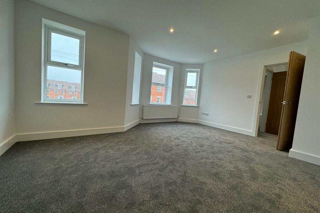 Additional property image - 3 bedroom Semi Detached House in Charminster