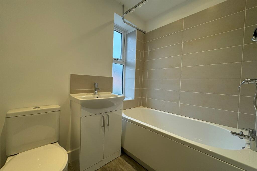 Additional property image - 3 bedroom Semi Detached House in Charminster