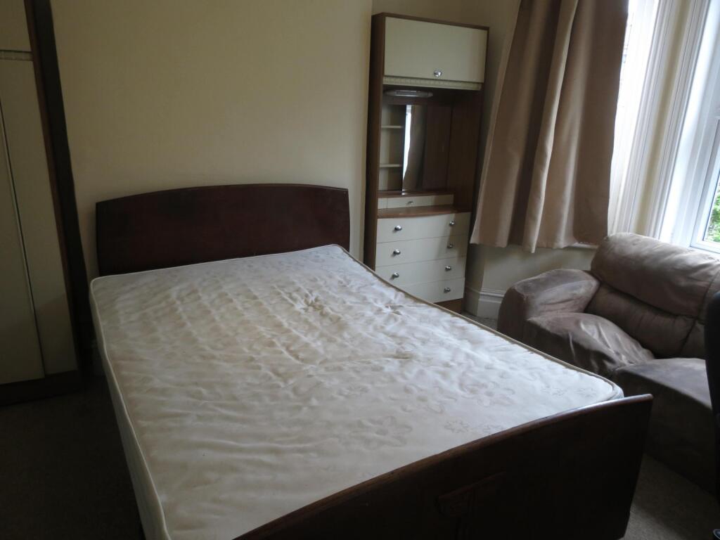 Additional property image - 5 bedroom Detached House in Winton