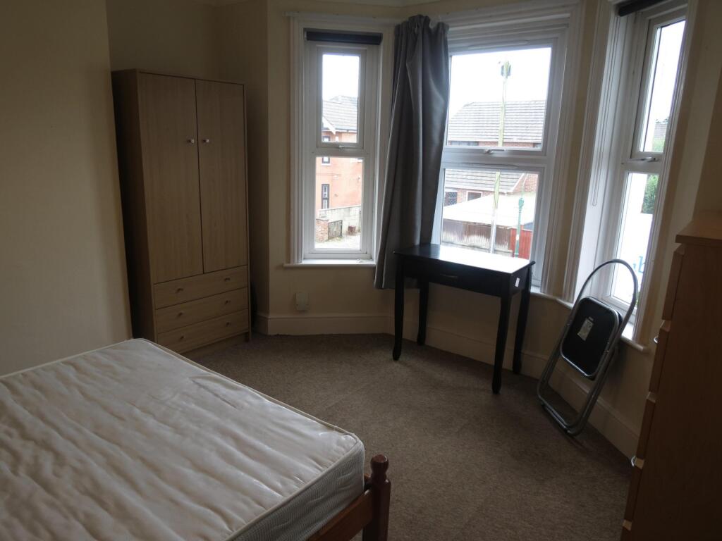 Additional property image - 5 bedroom Detached House in Winton
