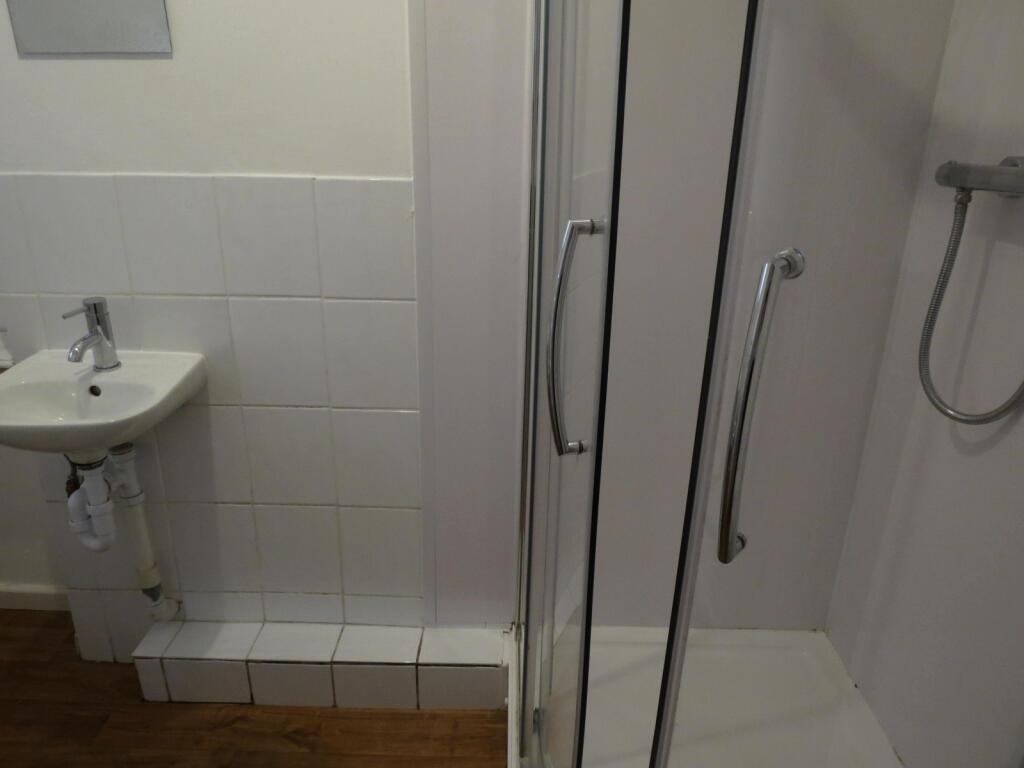 Additional property image - 5 bedroom Detached House in Winton