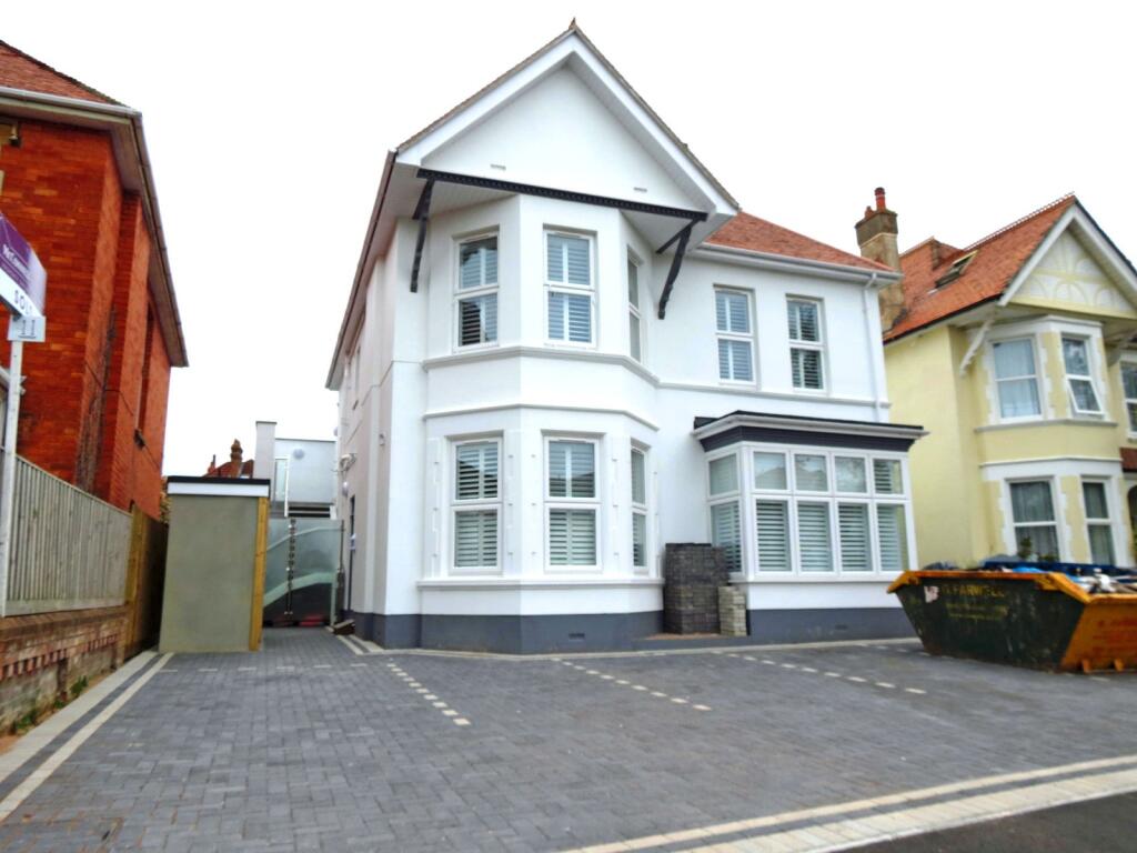 Main image of property: 2 bedroom Second Floor Flat in Southbourne