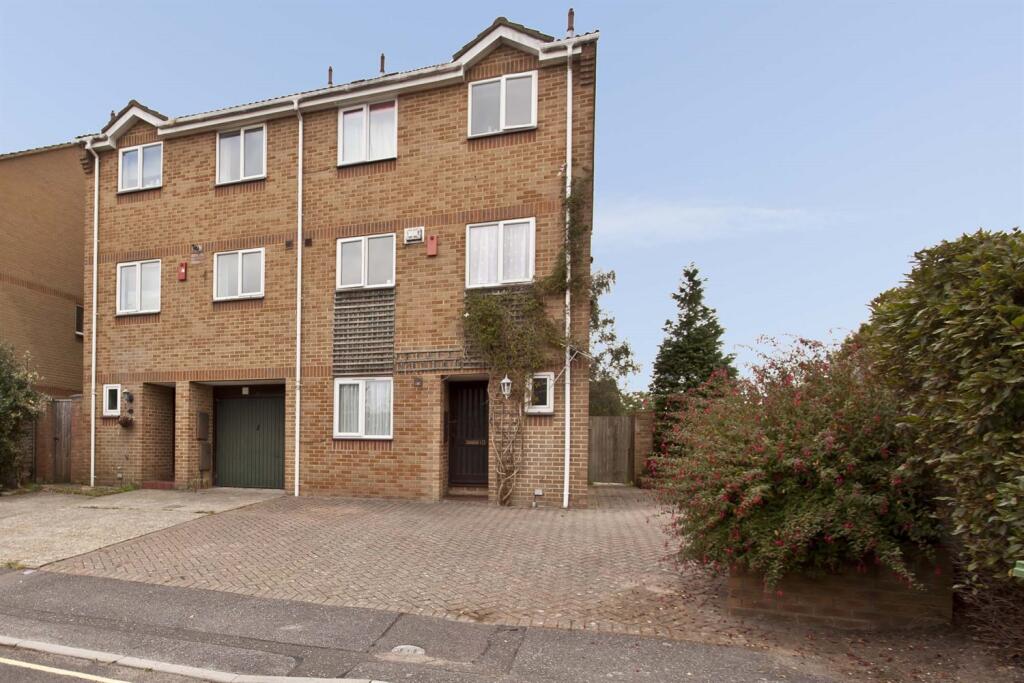Main image of property: 6 bedroom Semi Detached Town House in Bournemouth