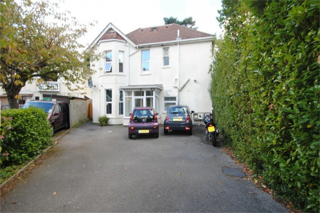 Main image of property: 2 bedroom Second Floor Flat in Meyrick Park