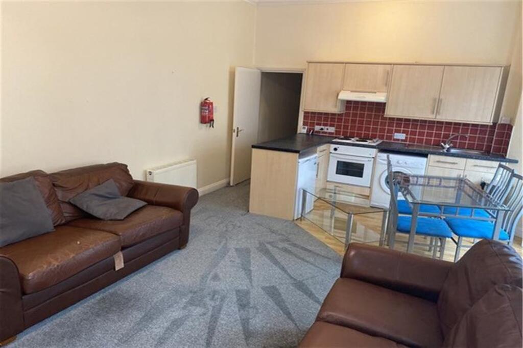 Main image of property: 2 bedroom Flat in Bournemouth