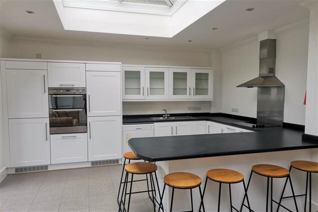 Main image of property: 7 bedroom Detached House in Winton