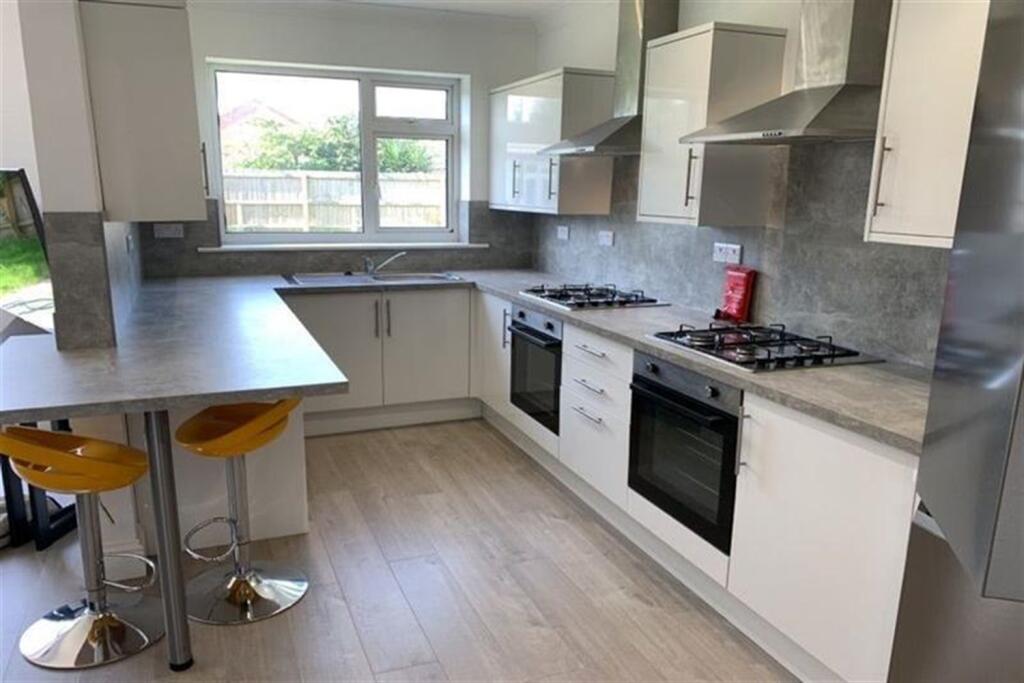 Main image of property: 8 bedroom Detached House in Winton