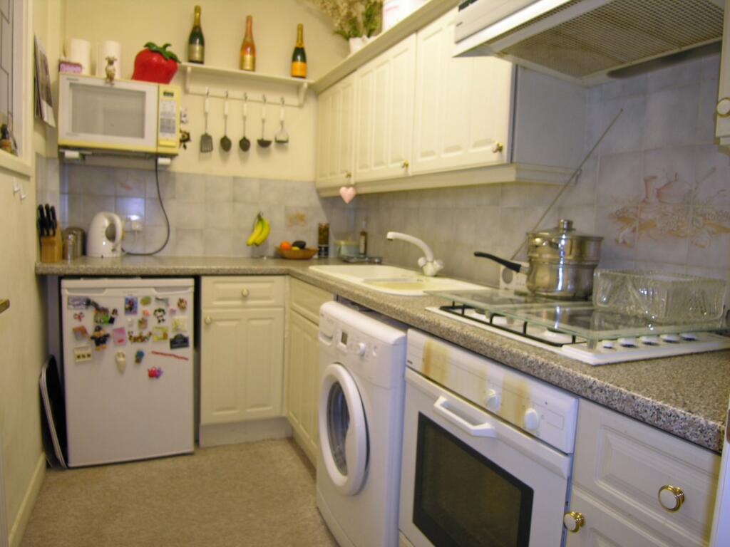 Additional image 3 of 2 bedroom Second Floor Flat in Bournemouth