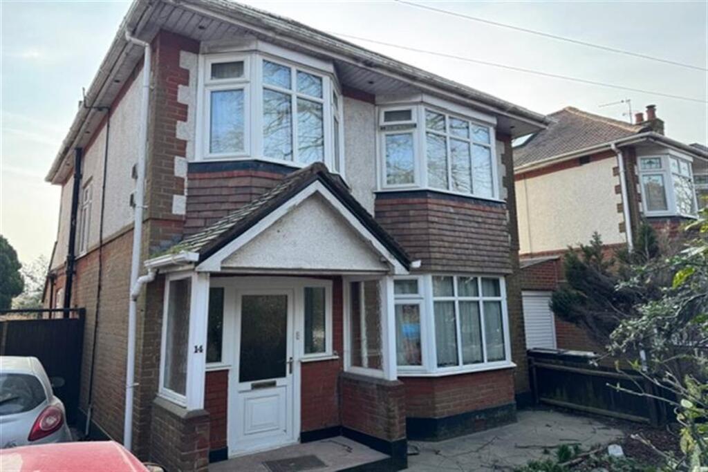 Main image of property: 4 bedroom Detached House in Redhill