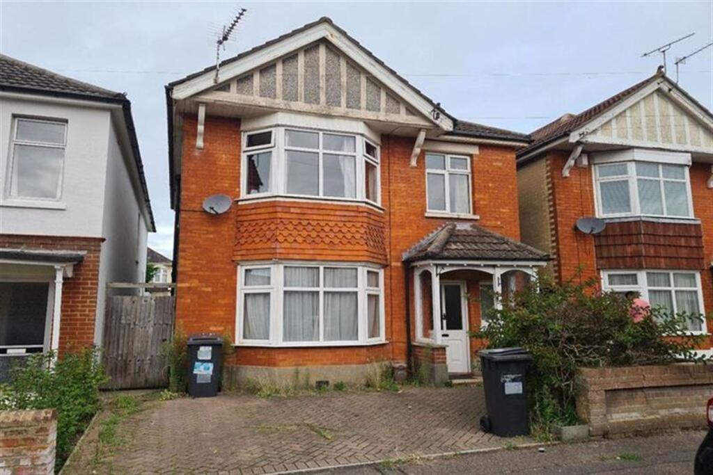 Main image of property: 6 bedroom House in Winton