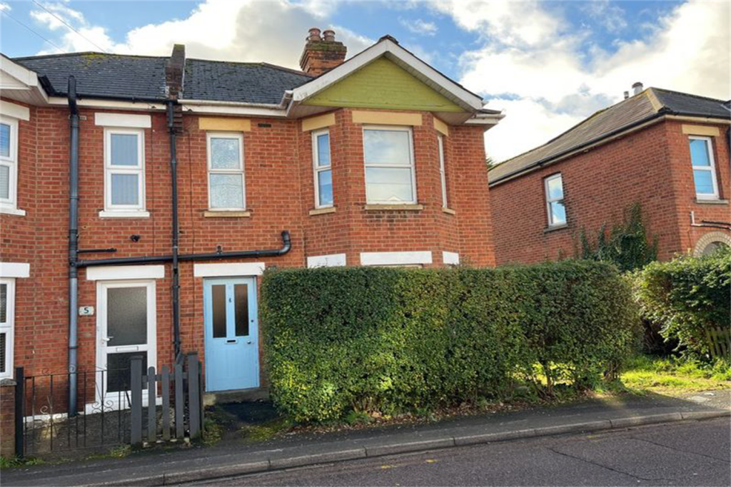 Main image of property: 3 bedroom Semi Detached House in Winton