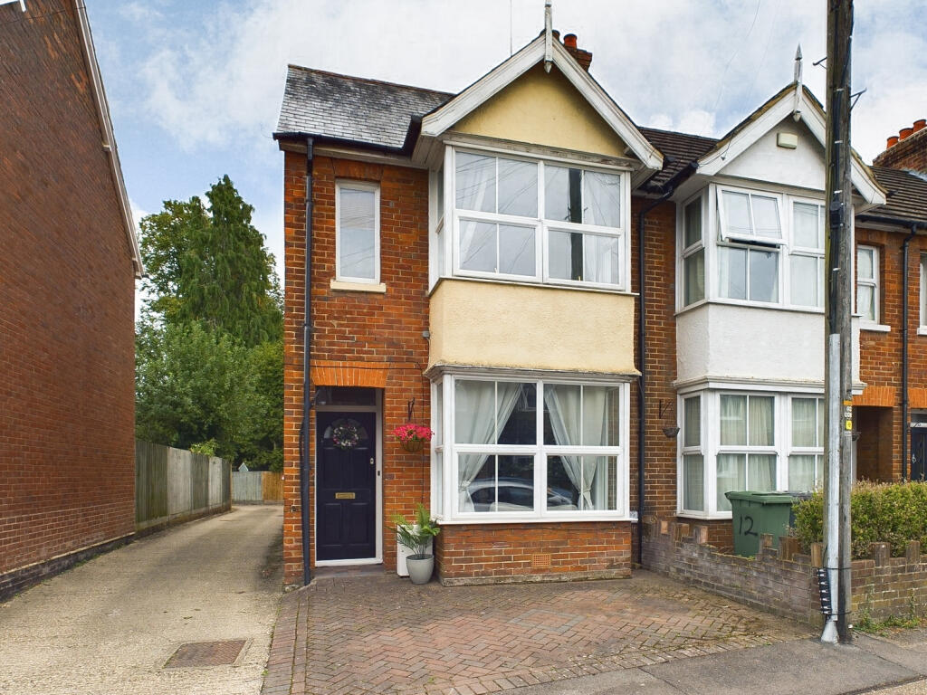 2 bedroom end of terrace house for sale in Penrith Road, Basingstoke, RG21