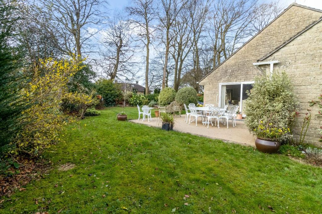 3 bedroom bungalow for sale in Everest Close, Minchinhampton, Stroud