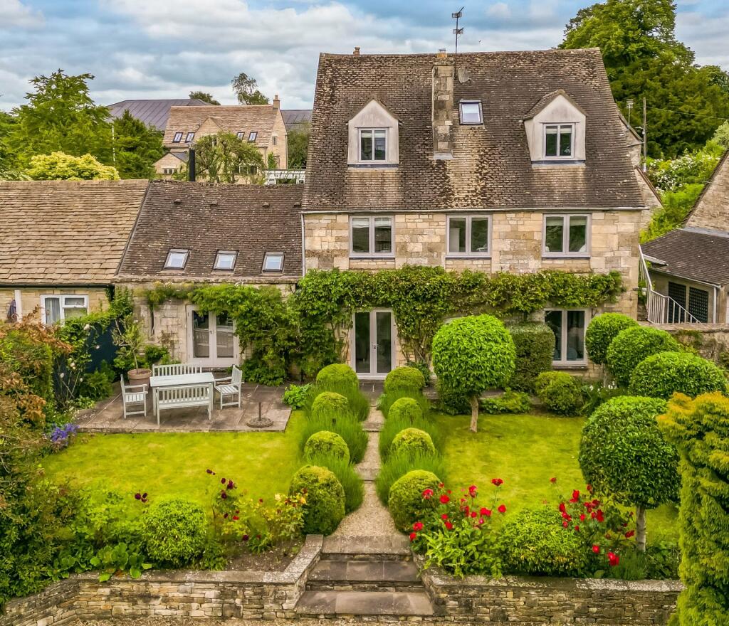 4 bedroom house for sale in West End, Minchinhampton, Stroud