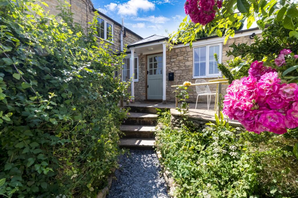 Main image of property: 1A Rodborough Terrace, Butterow West, Stroud, Gloucestershire, GL5