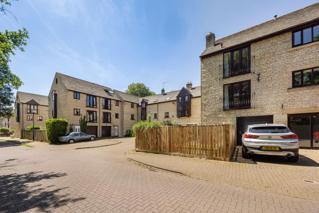 Main image of property: Bowbridge Lock, Stroud, Gloucestershire, GL5