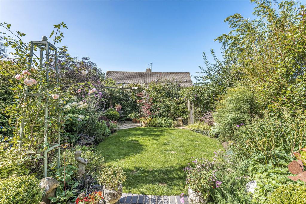 3 bedroom end of terrace house for sale in Minchinhampton, Glos, GL6