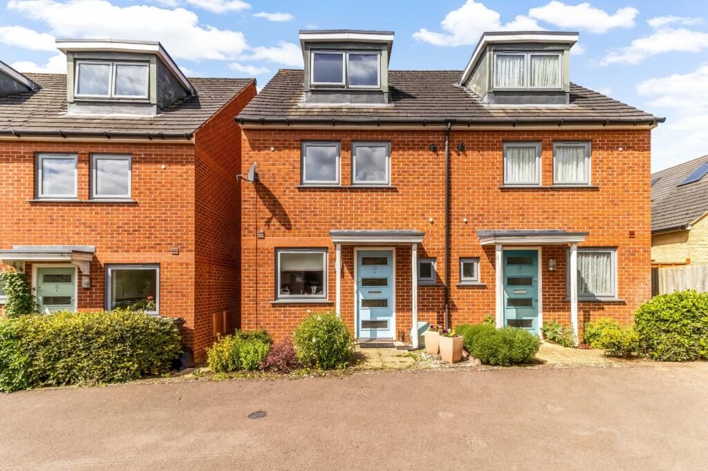 3 bedroom semidetached house for sale in Graces Field, Stroud