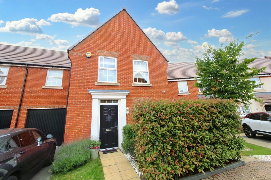 3 bedroom semidetached house for sale in Windflower Drive, Clanfield