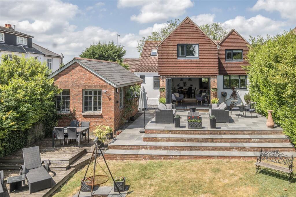 Main image of property: London Road, Cowplain, Waterlooville, PO8