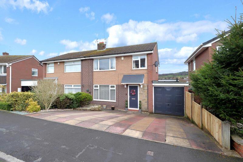 3 bedroom semidetached house for sale in York Close, Gillow Heath