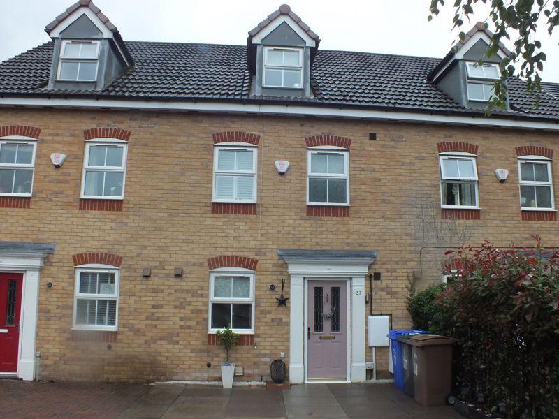 3 bedroom town house for sale in Moorhen Way, Packmoor, StokeOnTrent, ST7