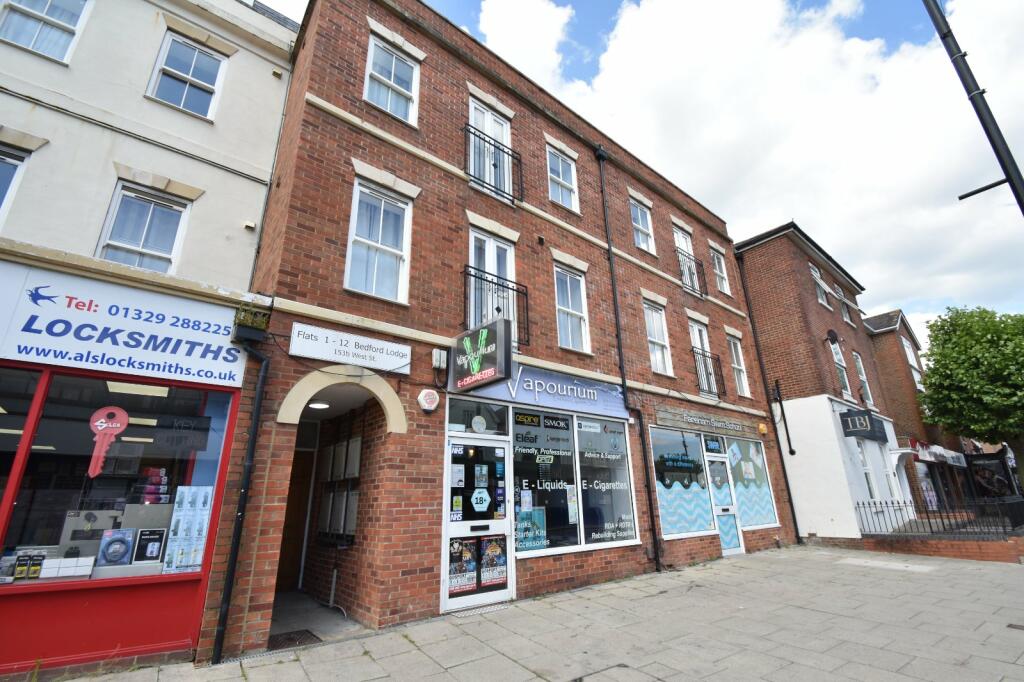 2 bedroom flat for rent in West Street, Fareham, Hampshire, PO16