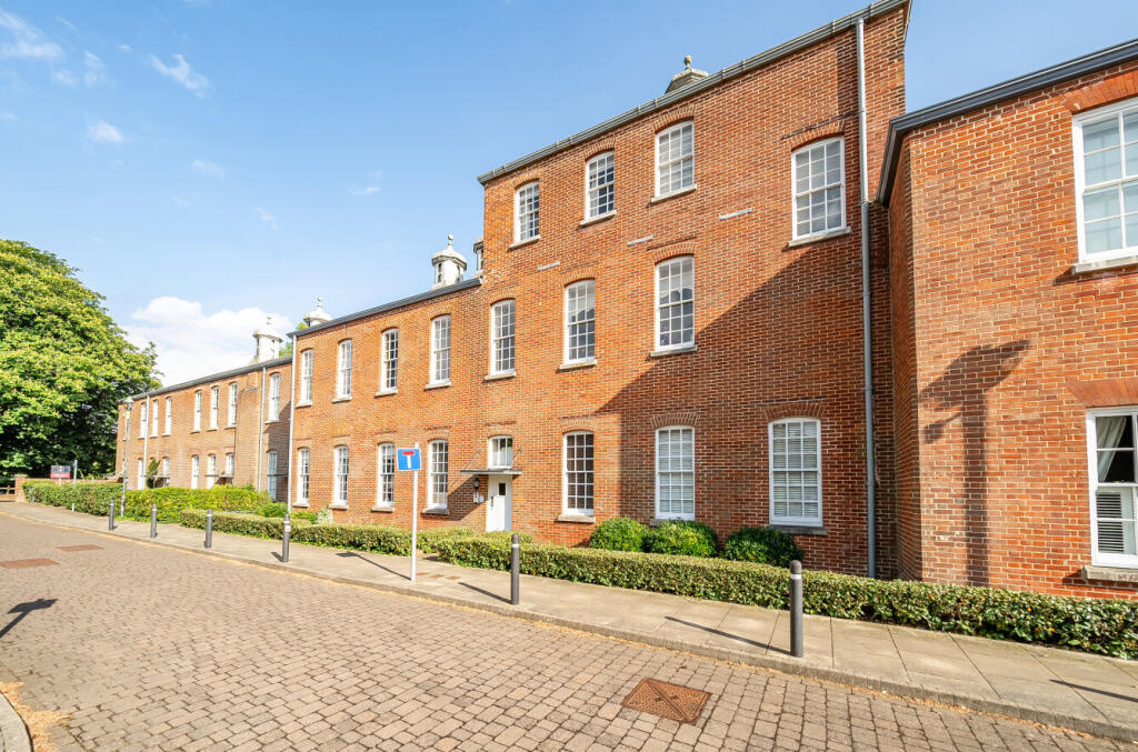 Main image of property: Knowle Avenue, Knowle, Fareham, Hampshire, PO17