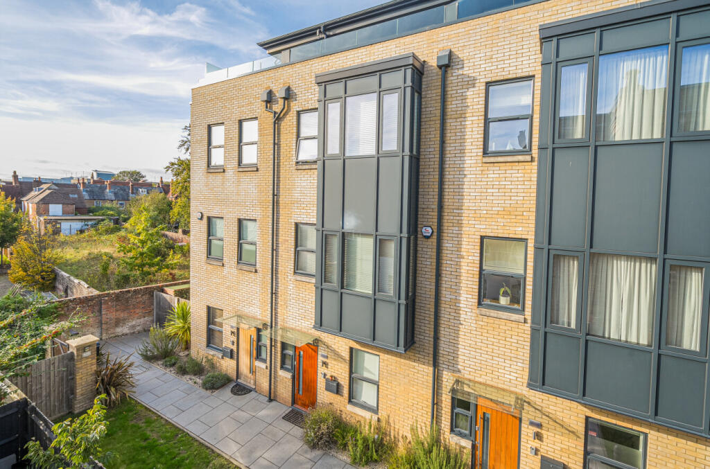 Main image of property: Wykeham Place, Fareham, Hampshire, PO16