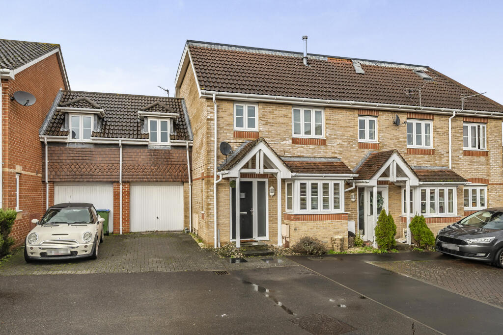 4 bedroom terraced house for sale in Park Cottage Drive, Titchfield