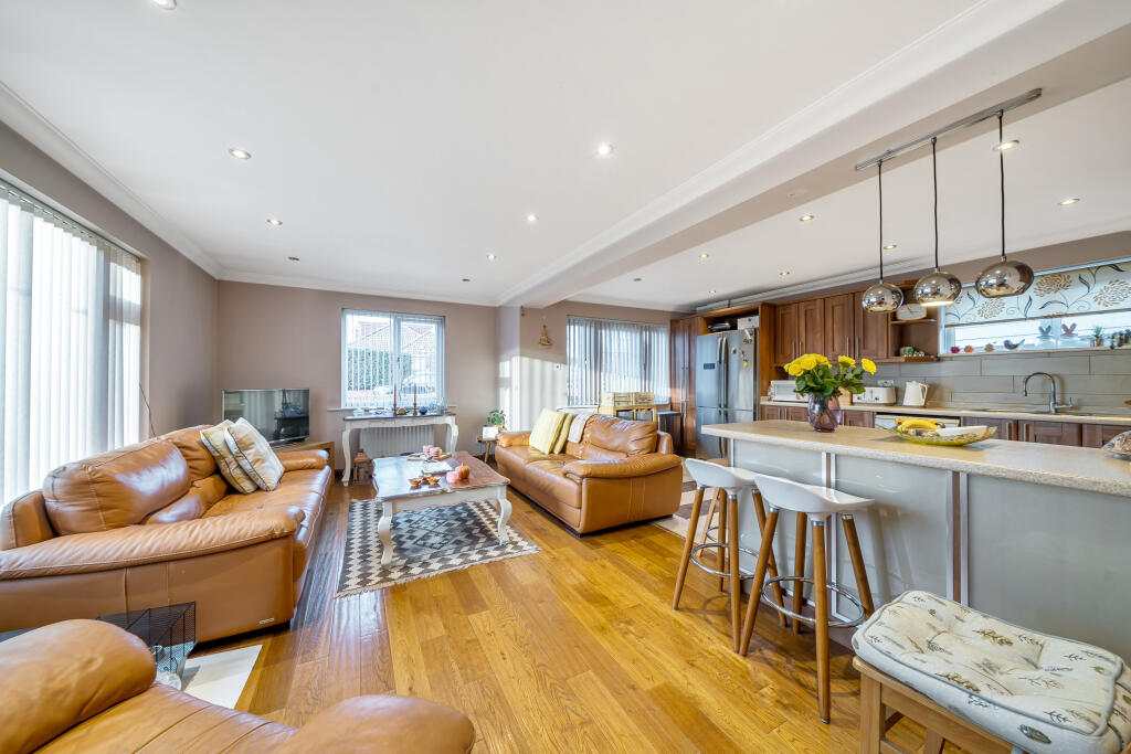 4 bedroom detached house for sale in Hunts Pond Road, Park Gate