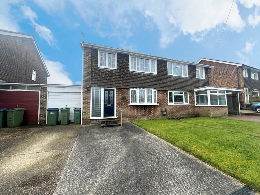 3 bedroom semi-detached house for sale in Bentham Way, Swanwick, Southampton, SO31
