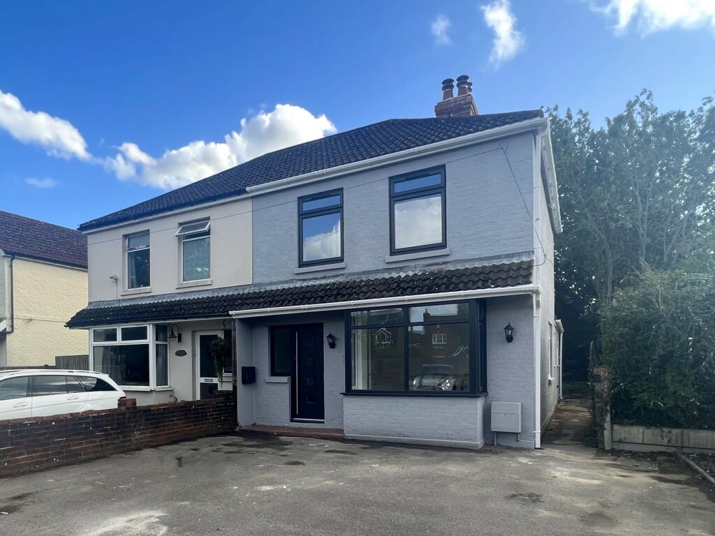 3 bedroom semidetached house for sale in Segensworth Road, Titchfield