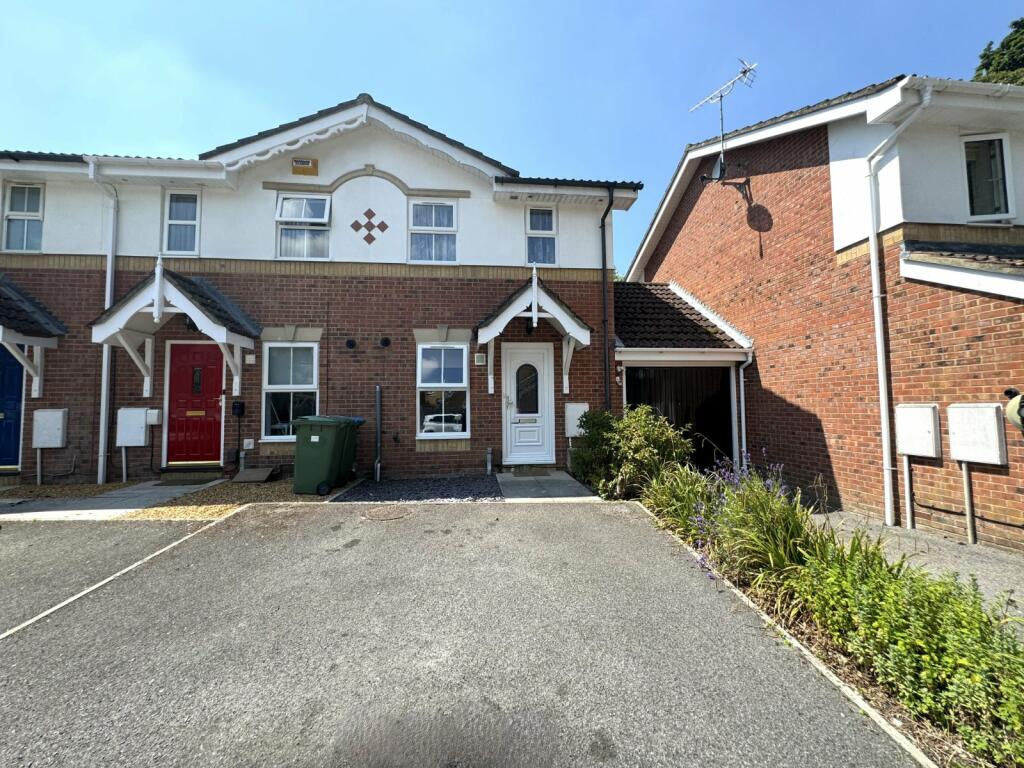 2 bedroom end of terrace house for sale in Barrie Close, Whiteley